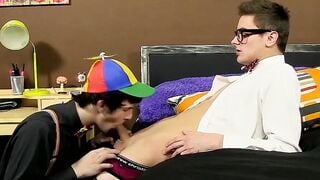 Nerd Glasses Twunk Barebacks Hairy Muscle Dude's Ass