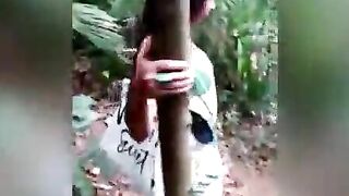 Suzy Anderson atrás do pirocudo para fazer ela gozar .