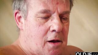 Teens has first time sex with mature sugar dad