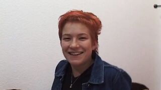 rothaarige fingert sich inside berlin