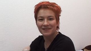 rothaarige fingert sich inside berlin
