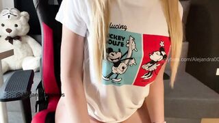 MASTURBATING MY CUNT ON BURNING