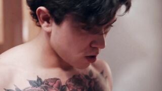 Bare-Ass Bash with Hunky Guys - Facial Finish