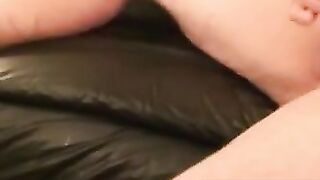 MATURE AMATEUR CHUBBY GUY JERKS OFF AND COMES HARD ON BED