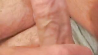 MATURE AMATEUR CHUBBY GUY JERKS OFF AND COMES HARD ON BED