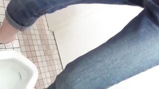Peeking Tom Fetish - Shocking Footage of Unaware Pee-Square Girls