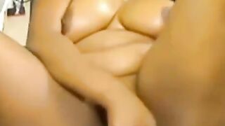 Big Boobed Desi Girl Shows Off Her Body in Private Cam Session