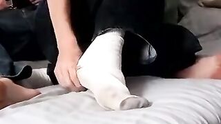 Twink Toes - Hot Twins Worship Feet & Bodies In Bath And Bed