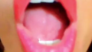Latino Milf's Bootie Shaking Solo Dance Session