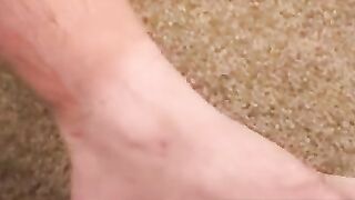MATURE AMERICAN JACKS OFF HARD AND SPLATTERS COME ON FACE