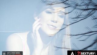 21 SEXTURY - Alexis Crystal Takes 2 Dicks At Once During Her double penetration Date