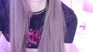 Sexy Bombshell Blonde Uses Her Vibrator to Satisfyingly Orgasm