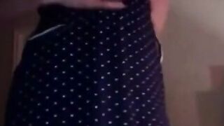 Home-Aloner's Wife - Live Cam Girl Shows Off Her Body & Masturbates