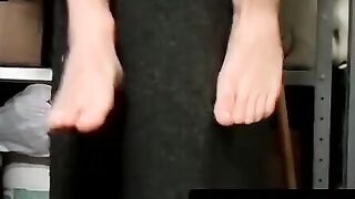 Foot Fetish Goddess - Footjob with Massive Load on Toes