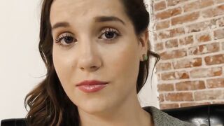 KINKY GIRL GETS A HANDJOB FROM AN UNEXPECTED VISITOR - HandJob Heaven