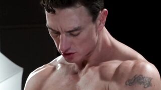 Muscle Hunks Cade M addix & Luke Truong Share Intense Sex