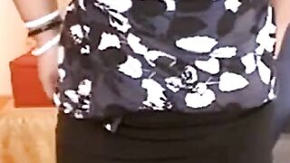 MILF Lingerie Model Shows Off Her Curvy Body in Private Live Cam Show