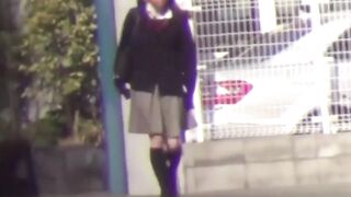 Peeping Tom's Paradise - School Girls Peeing in Public