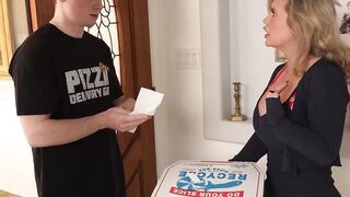 Mommy Loves A Good Slice Of Man - MILF Andie Gets Creampied By Her Delivery Guy