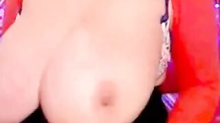 Big-Titted Webcam Girl Goes Viral