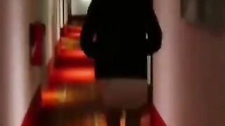 Amateur Girl Gives Blowjob in Public