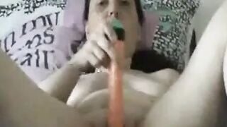 Mature webcam model uses her dildo