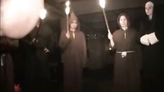 Skøre danske, tyske, italienske, spanske og svenske kones BDSM-gangbang