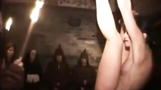 Skøre danske, tyske, italienske, spanske og svenske kones BDSM-gangbang