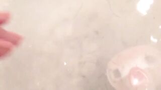 Japanese vixen in nylons trims her yummy slit then pisses hard