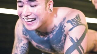 Ruito Hamasaki fists Yoshi Kawasaki underwater till rosebud