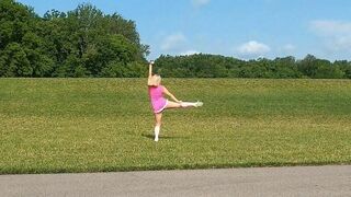 19 Year Old Cheerleader blows stranger's dick inside vehicle and swallows