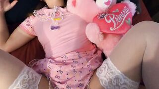 Daughter snuggles with stepfather inside bed and gets plowed