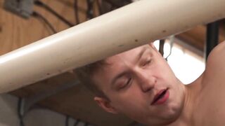 Hunk Jay Stryker stretches and seeds Noah Whites tight hole