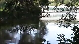 Im Park spazieren und im Fluss ficken - Deutsches Amateur-Paar
