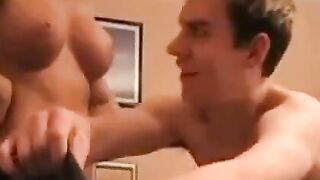Sexy Deutschlehrerin erteilt einer glücklichen Schülerin eine Lektion