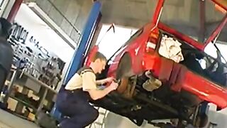 Danish Blonde's Garage Sex Ansigtsbehandling