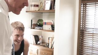 Cute Noah White battles Legrand Wolfs king sized raw dick