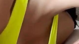 Slutty Babe Gives Amateur Blowjob to Huge Cock at Gym