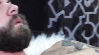 Tatted Ryan Reid demonstrates perfect masturbation technique