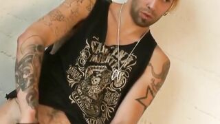 RealAltGuys.com - Tattooed amateur jock enjoys voyeur watching him jerk off