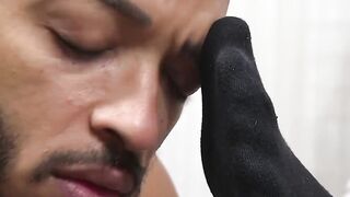 Young stud thrusts as ebony sucks his perfect soles