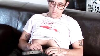 Richie Jacquelette shoots cum on his furry abs post stroking