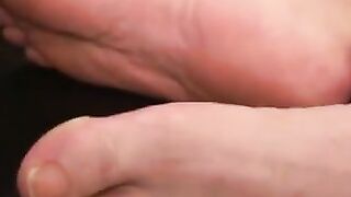 Hairy mature amateur loves cumming from solo play
