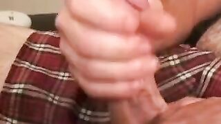 Hairy mature amateur loves cumming from solo play