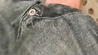 Rough mature guy gets nude and wanks aggressively