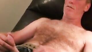 Rough mature guy gets nude and wanks aggressively