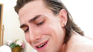 Jack Hunter bends for Devin Francos ravaging fists