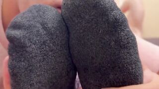 Plump Dan Edwards sniffs and tongues hot Derek H soles