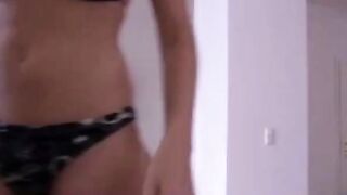 Deutsche Amateur-Blondine im Bikini Blowjob und Gesichtsbesamung