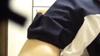 Japanese babe rubs her slit wildly on kitchen seat edge